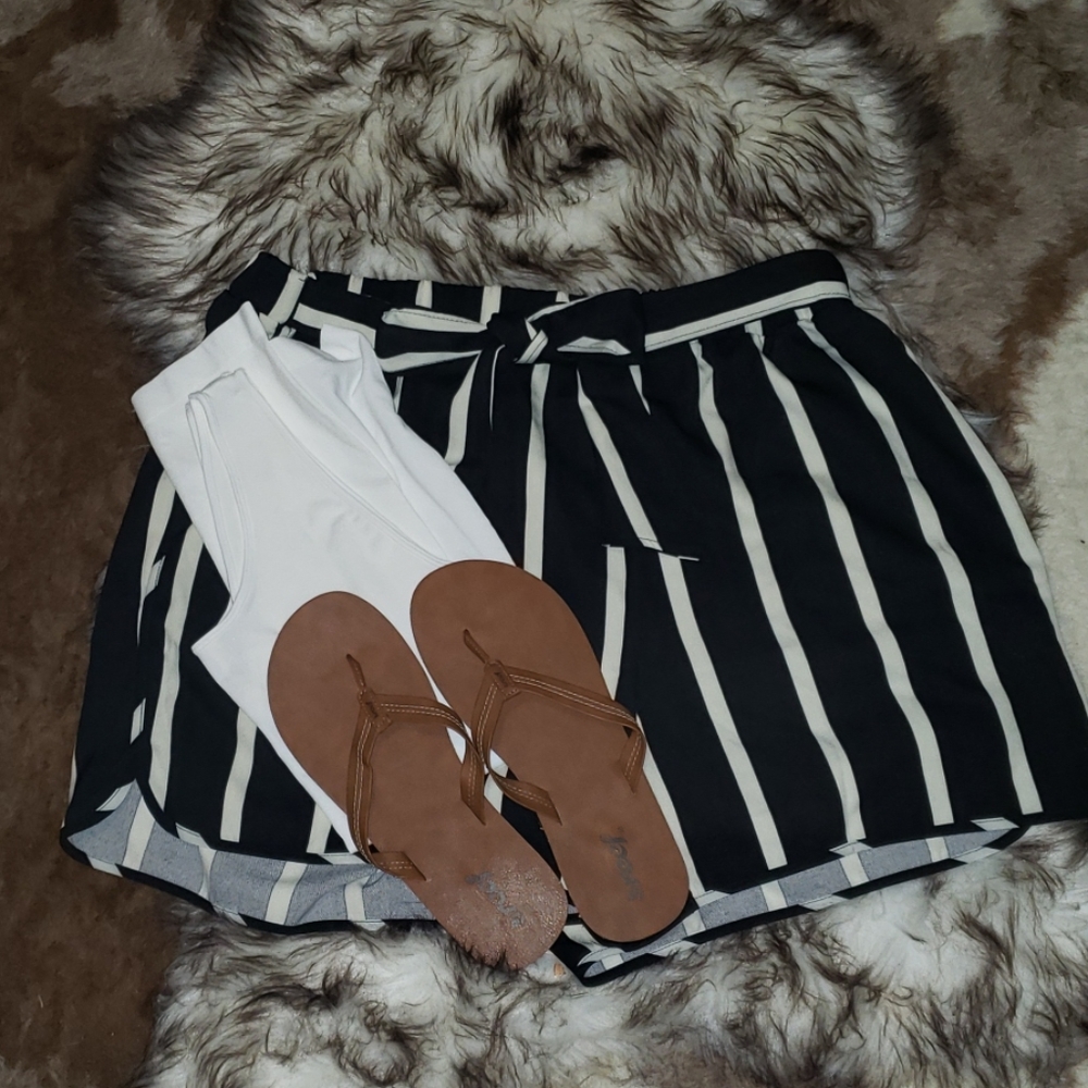 Venus black and white striped shorts